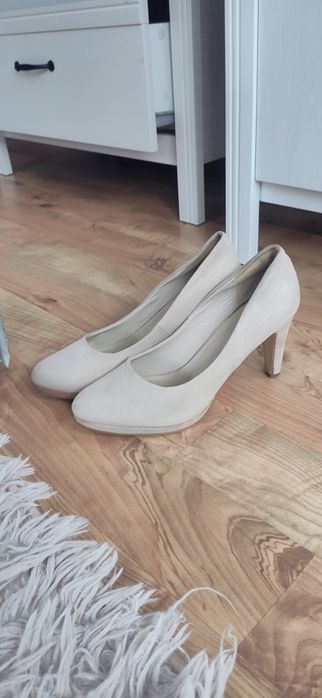 Czółenka nude beżowe na obcasie platforma