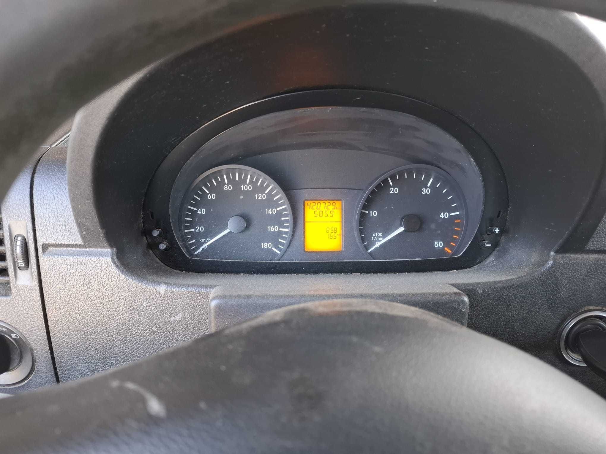 Sprzedam samochód ciężarowy Mercedes sprinter izoterma