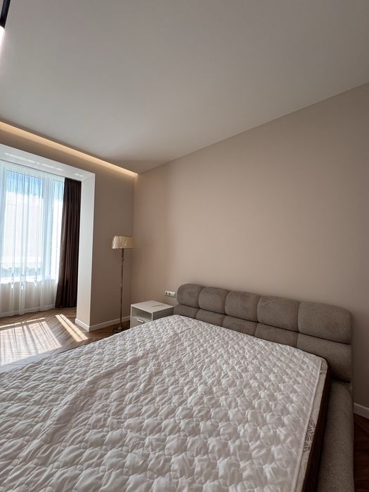 Продається сучасна, велика, нова 2-х кімнатга квартира.