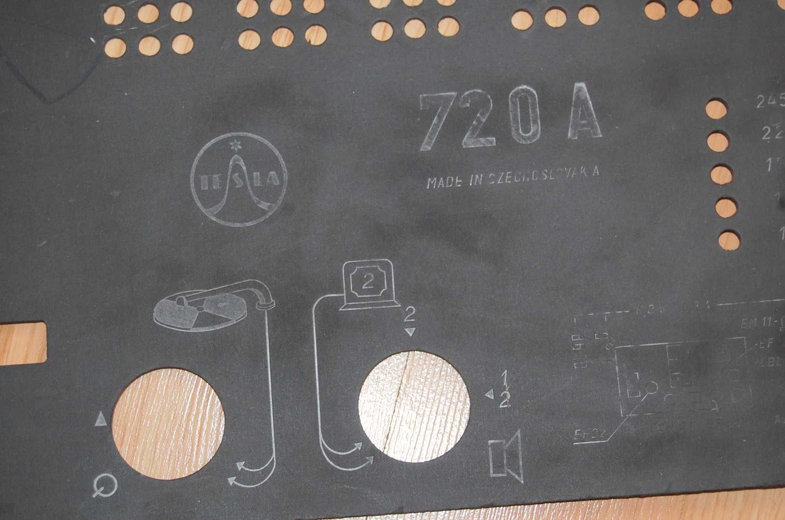 Czechosłowackie radio Tesla 720A. Lata 60-te. Obudowa i tylna ścianka.