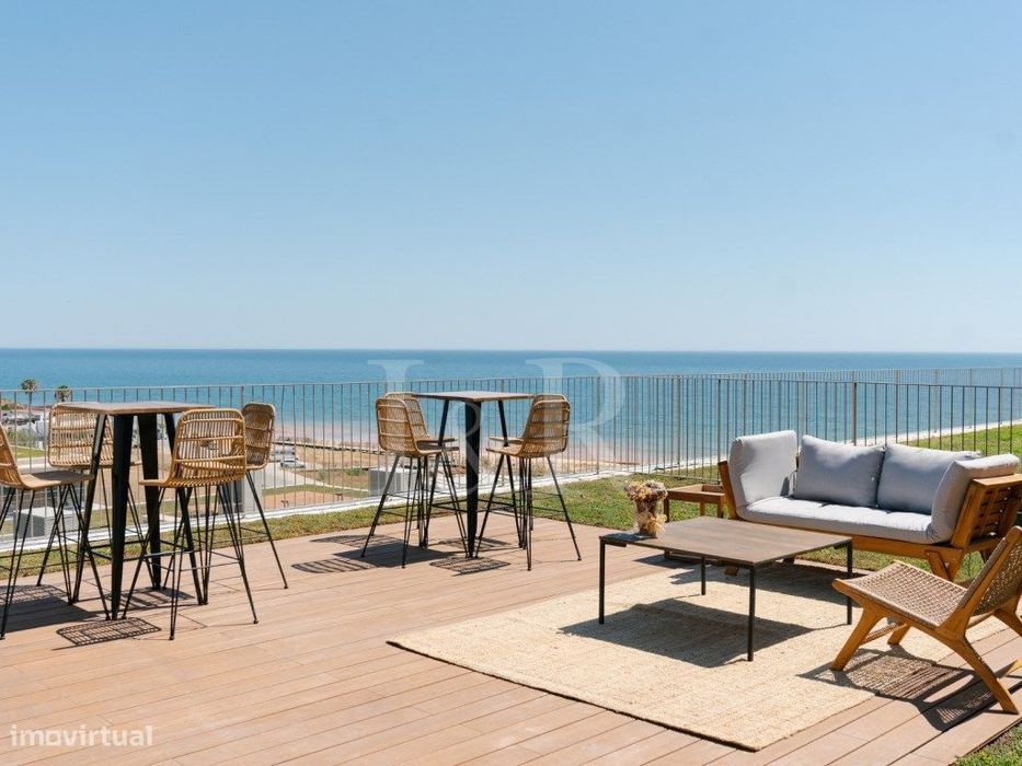 Apartamento T3 duplex com rooftop e vista mar, Quarteira, Algarve
