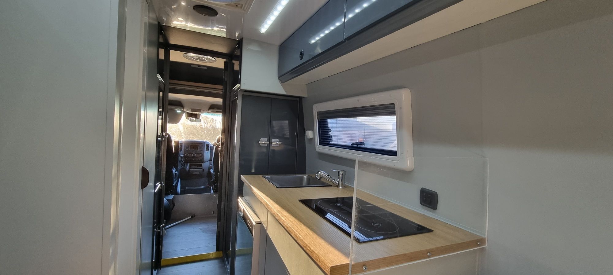 Autocaravana 4x4 Mercedes Sprinter 316 com 95mil km e 190 cv 12/2013