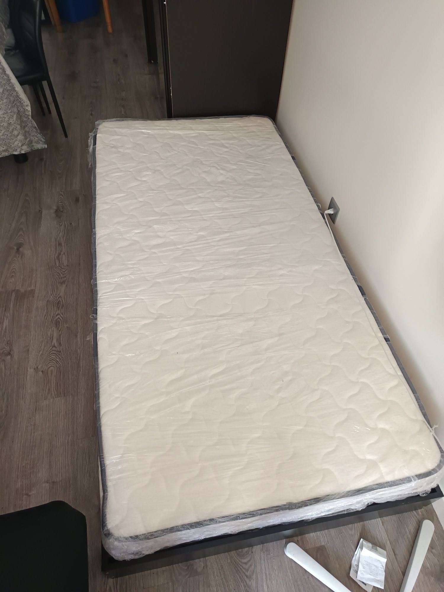 Estrutura de Cama e Colchão 100x200cm (SEMINOVOS)