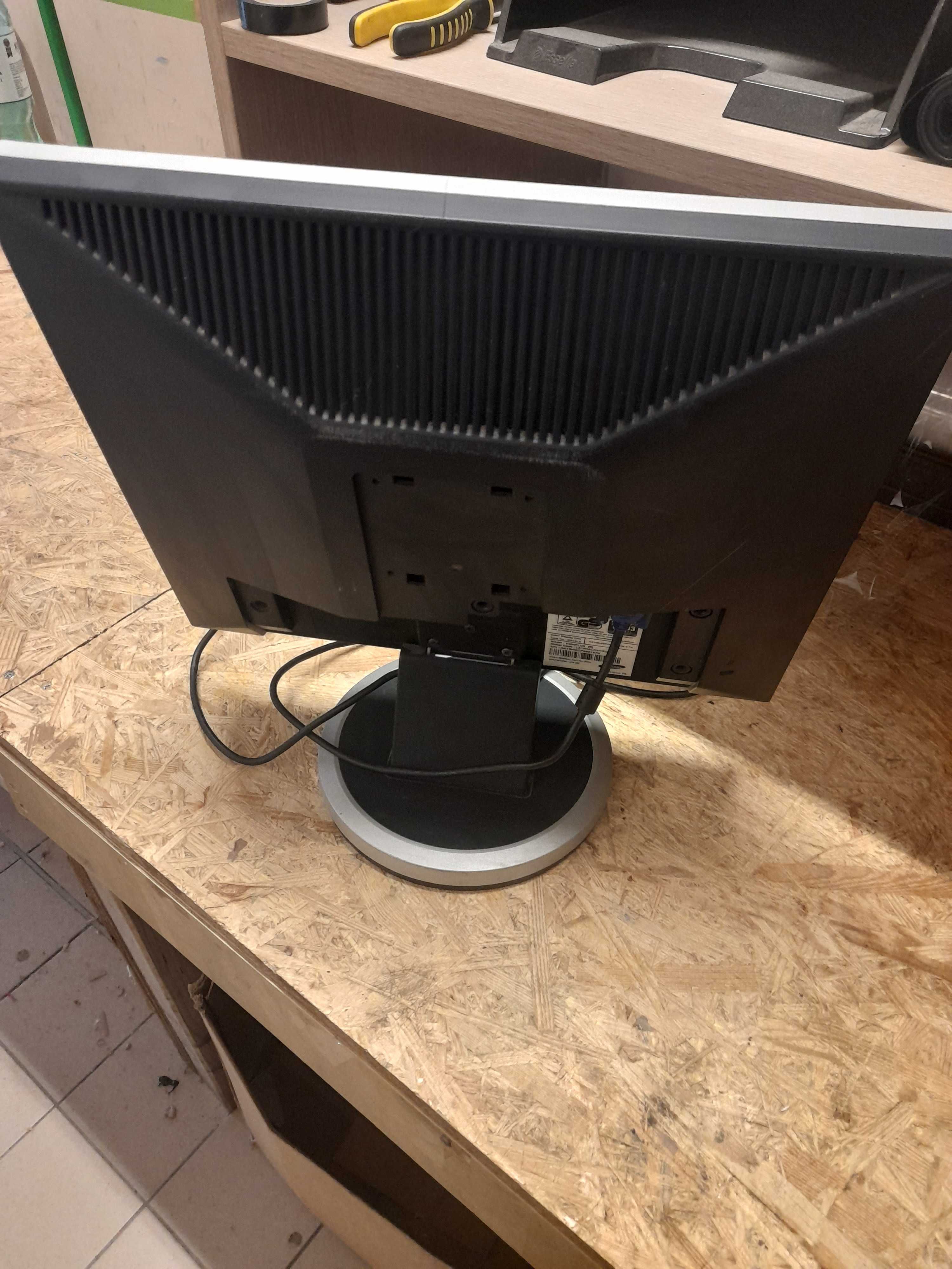 Samsung SyncMaster 940n Plus Monitor