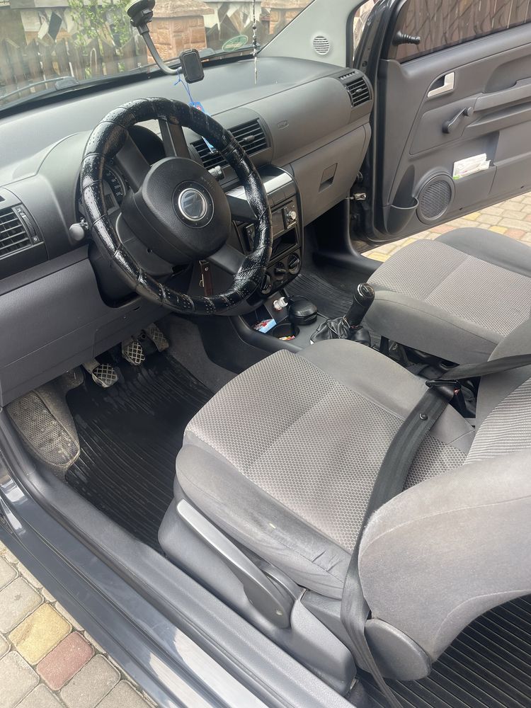 Авто Фольцвагег Фокс