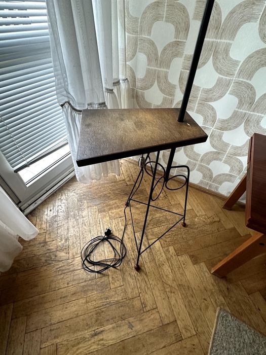 Lampa stojąca PRL ze stolikiem vintage