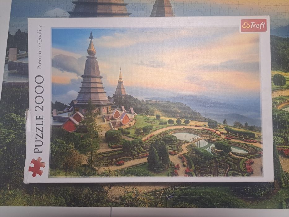 Puzzle 2000 trefl