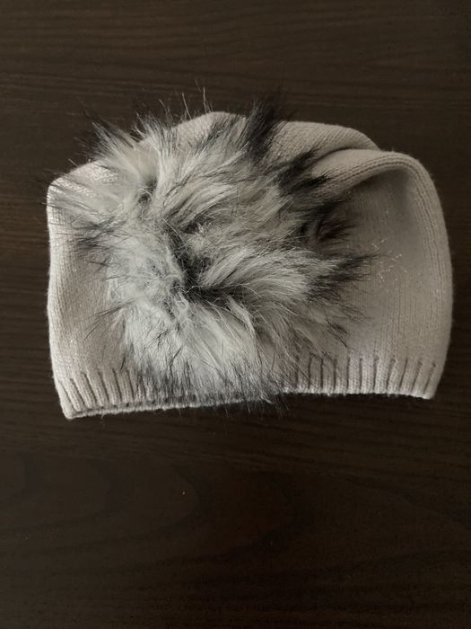 Czapka szara srebrna z pomponem