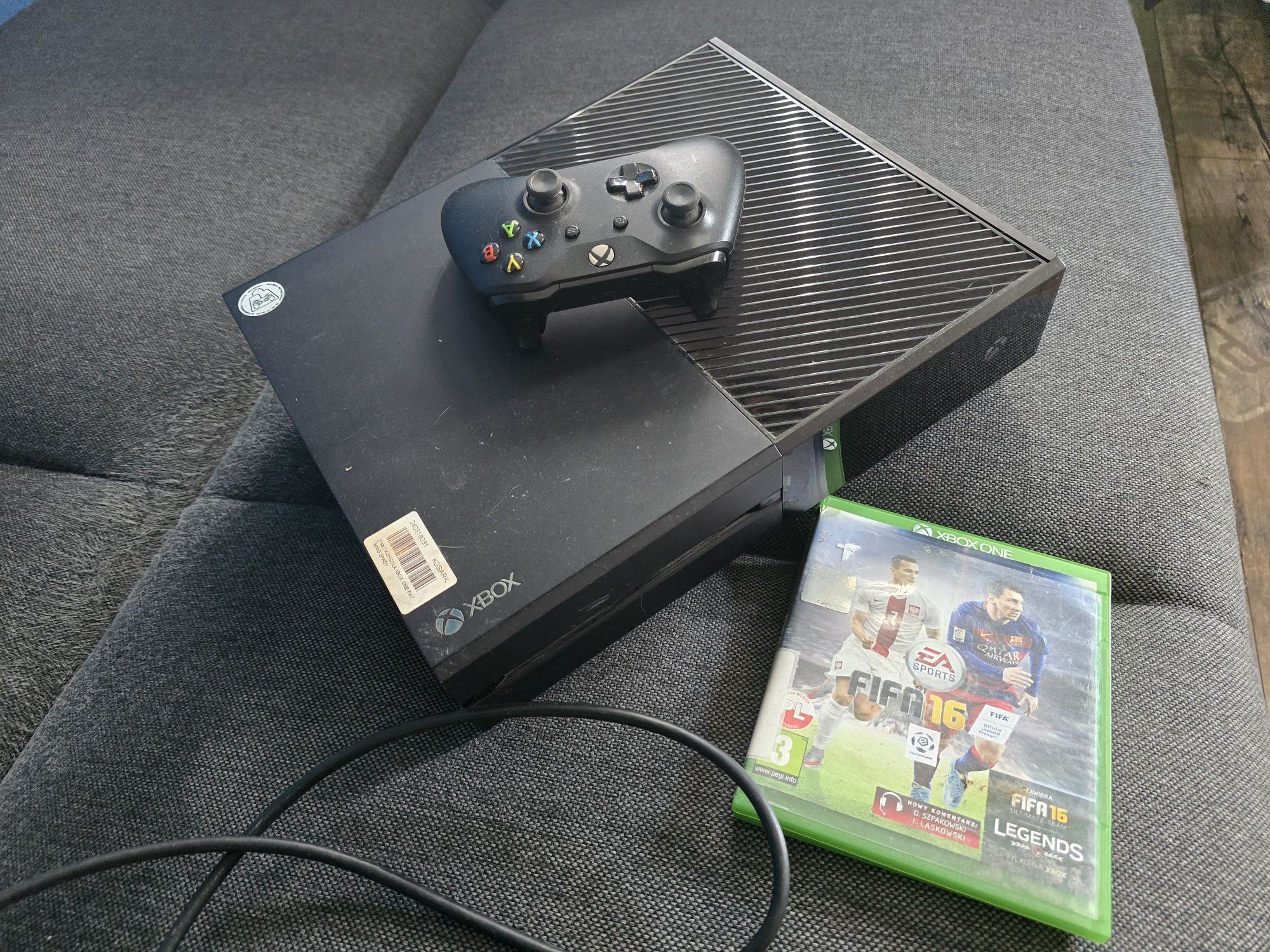 Xbox One konsola 500gb + pad official wireless + kabel hdmi