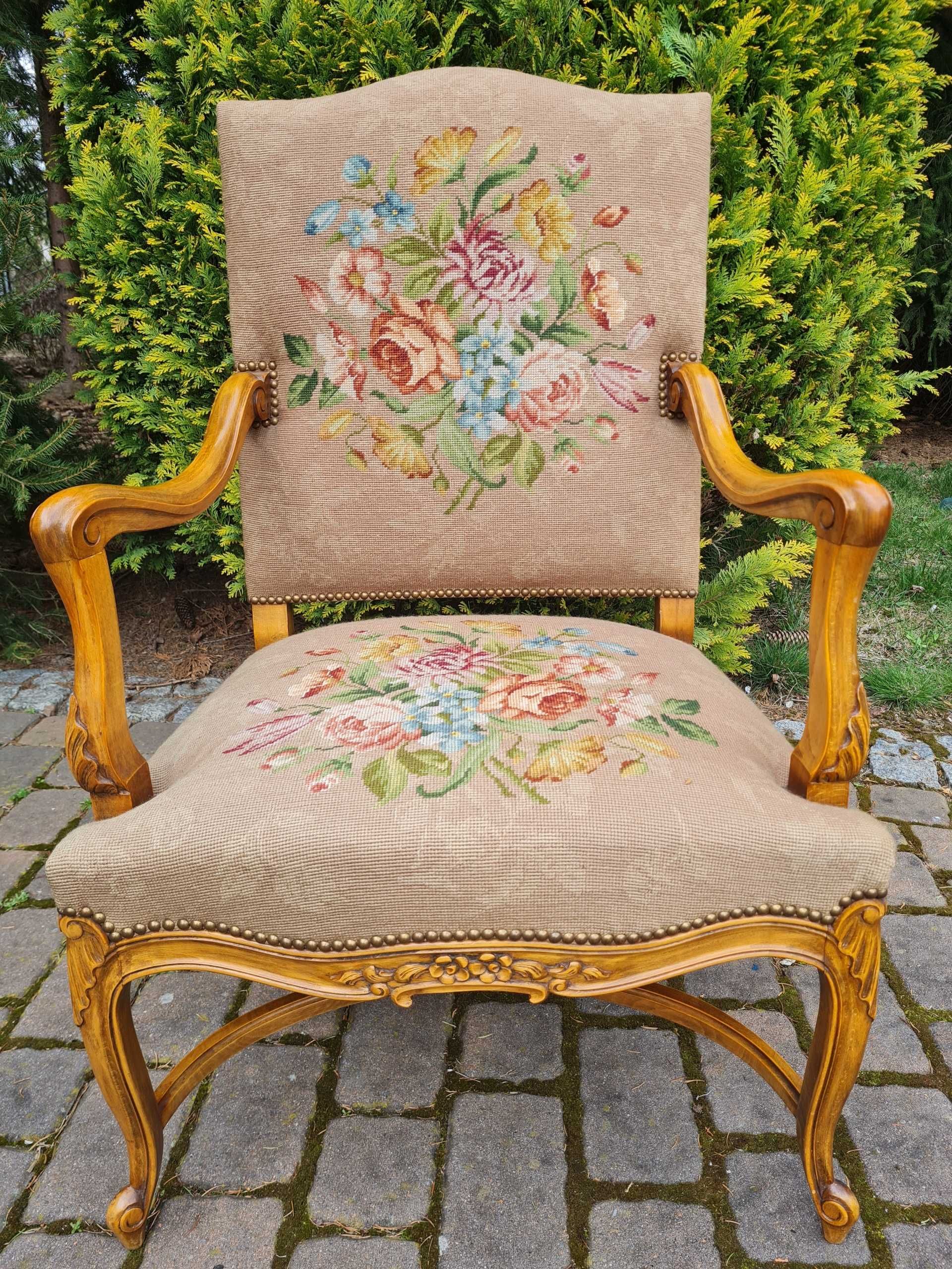 fotel ludwikowski Krzesło stylowe haftowane