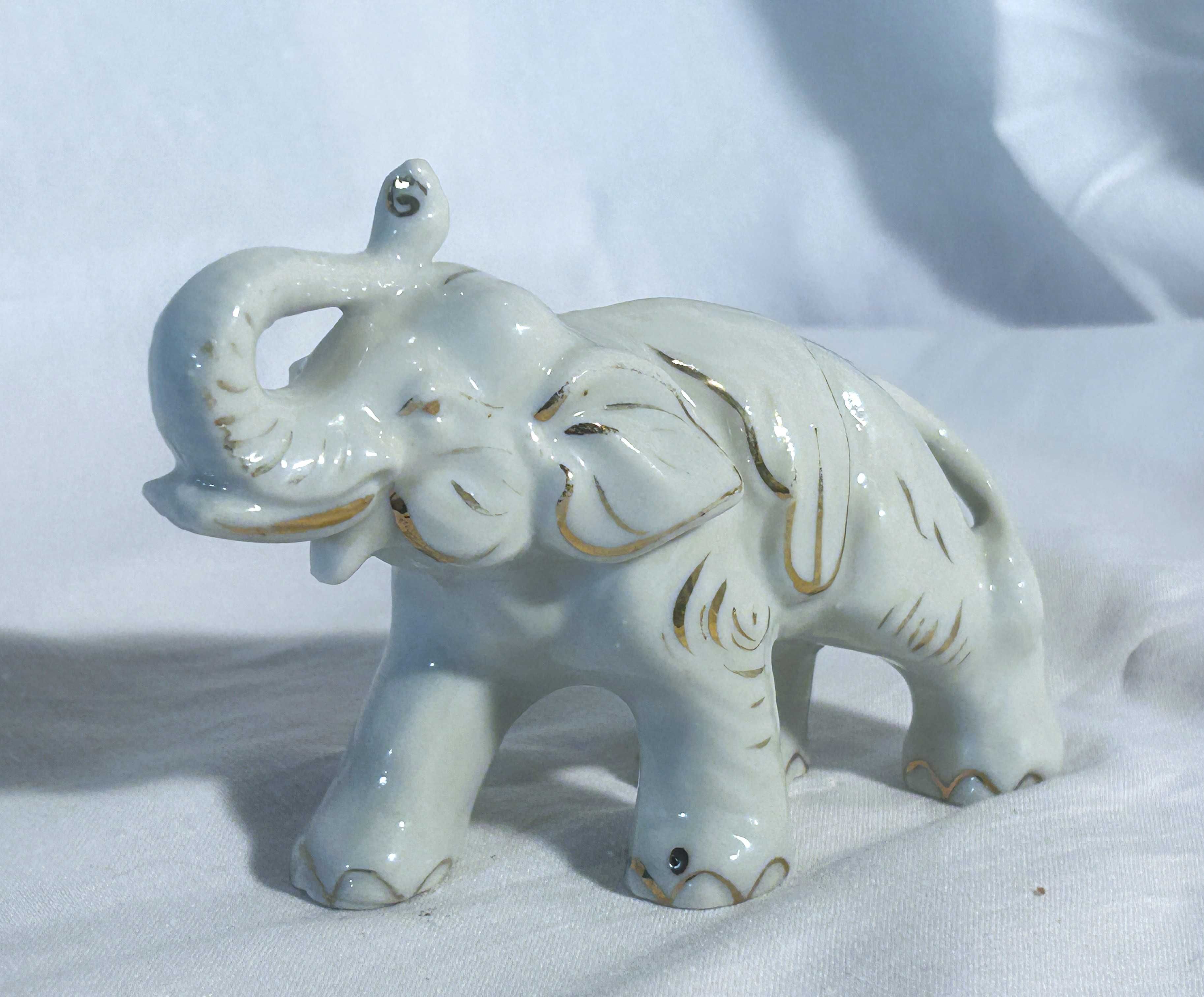 Figurka słoń, biała porcelana, japońska, szkliwiona kolekcjonerska