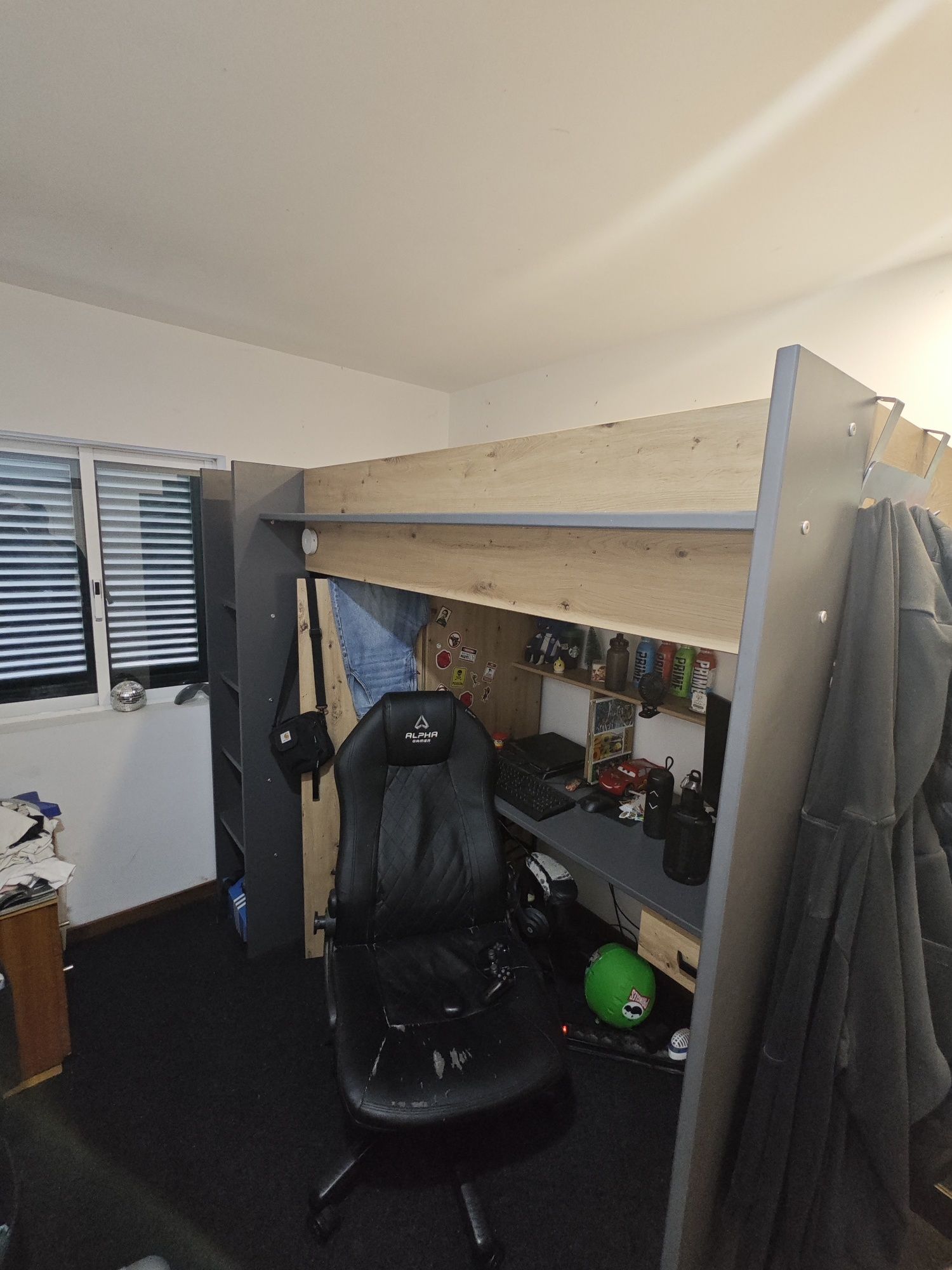 Cama alta com secretária e armário de 90 x 200 cm cor carvalho