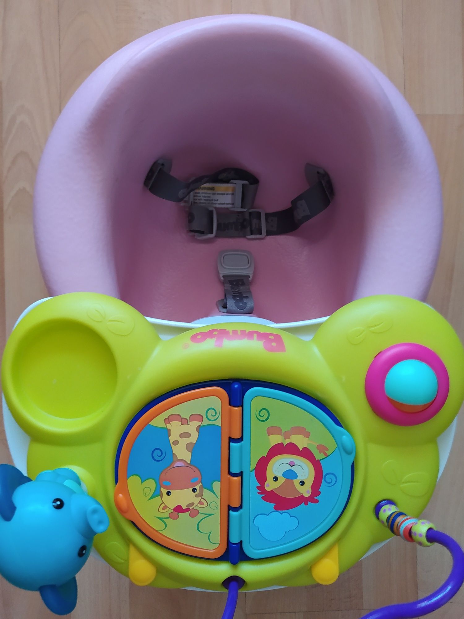 Assento Bumbo com cintos, tabuleiro e brinquedo