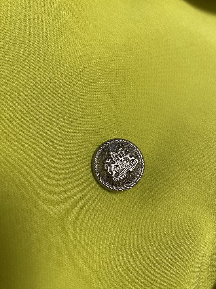 Продам брючный женский костюм
