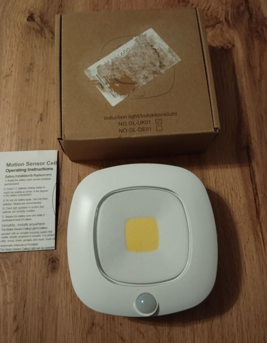 Lampa z czujnikiem ruchu