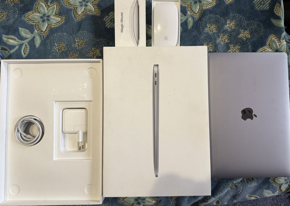 MacBook Air M1 8/256 ГБ + Magic Mouse 2, гарний стан