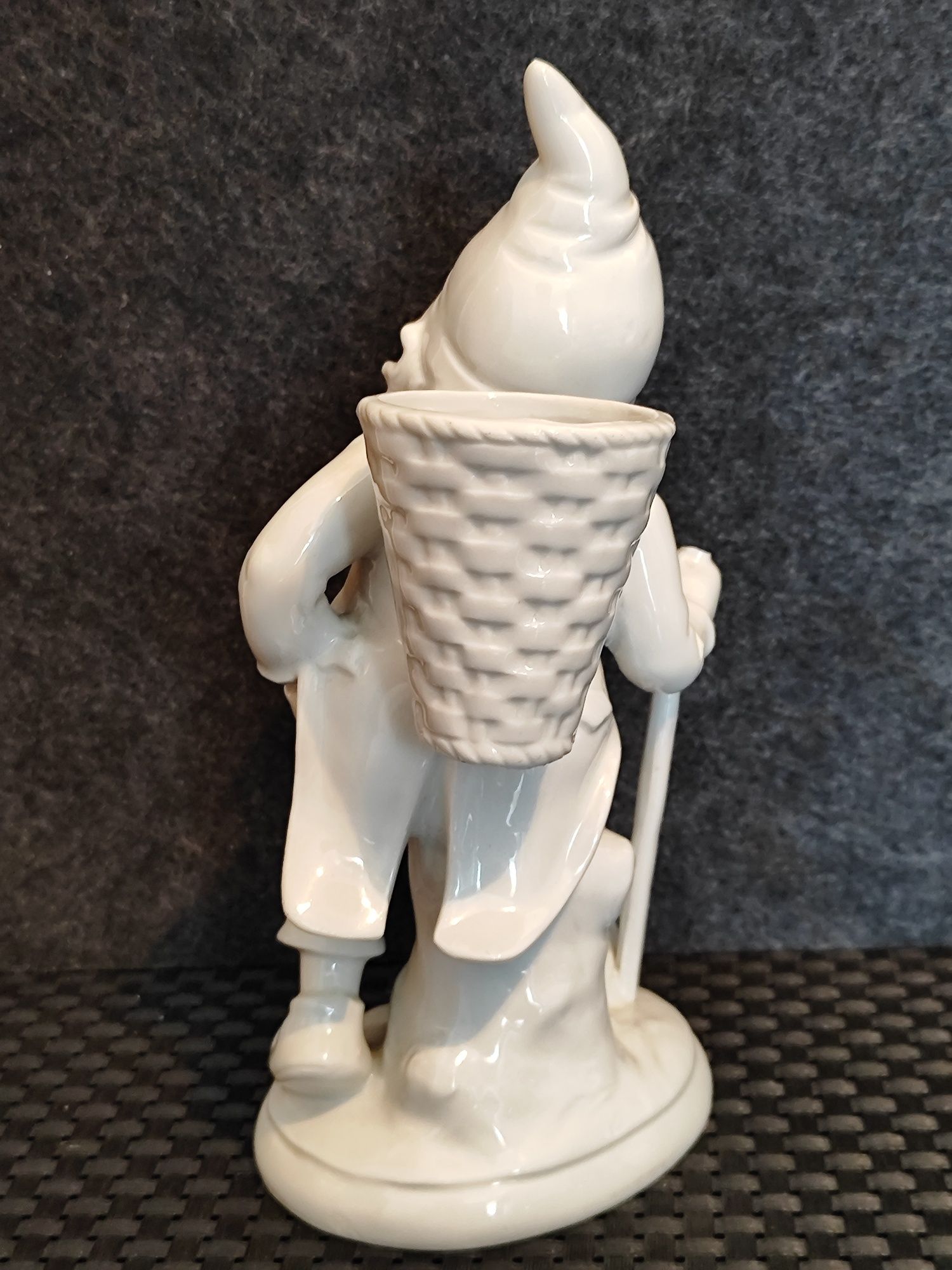 Porcelana Turyngia Wagner, Apel & Leube Figurka  Krasnala  Kolekcjoner
