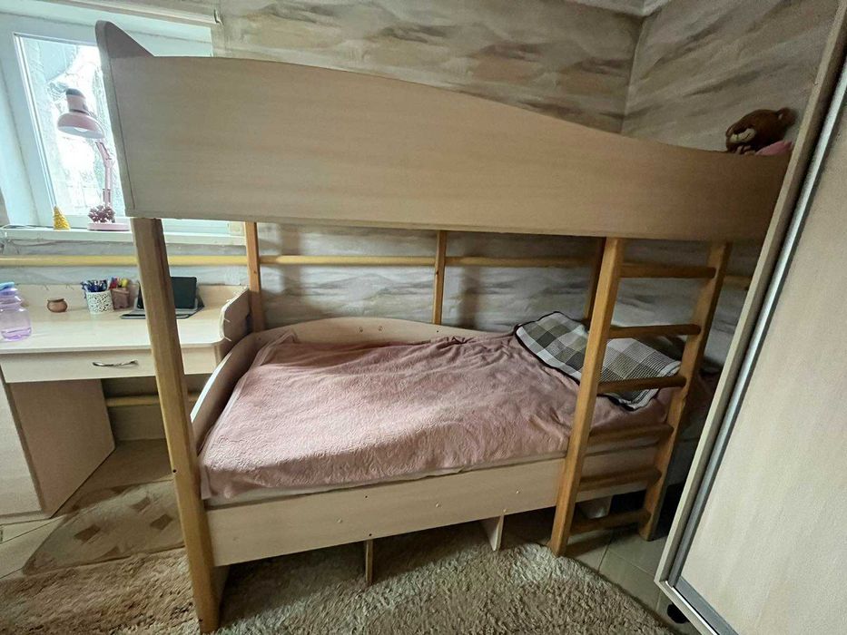 Двухповерхове ліжко в ідеальному стані