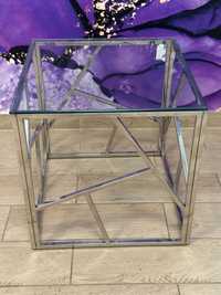 Metalowy stolik kawowy ze szklanym blatem w stylu glamour