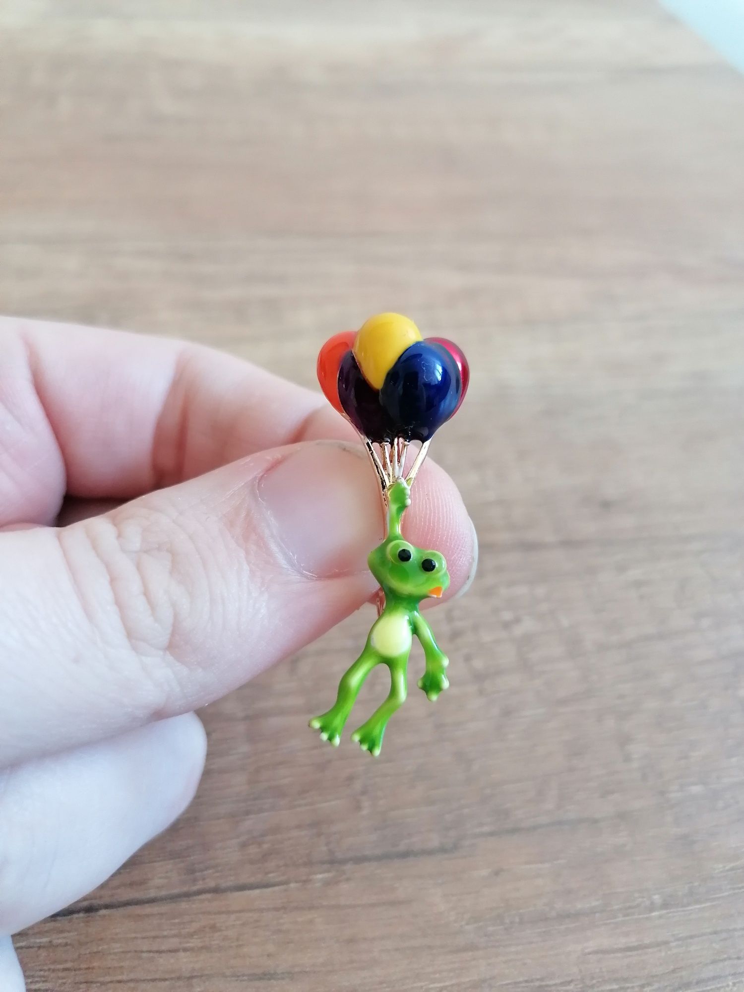 Broszka Pin Przypinka Żaba Balony