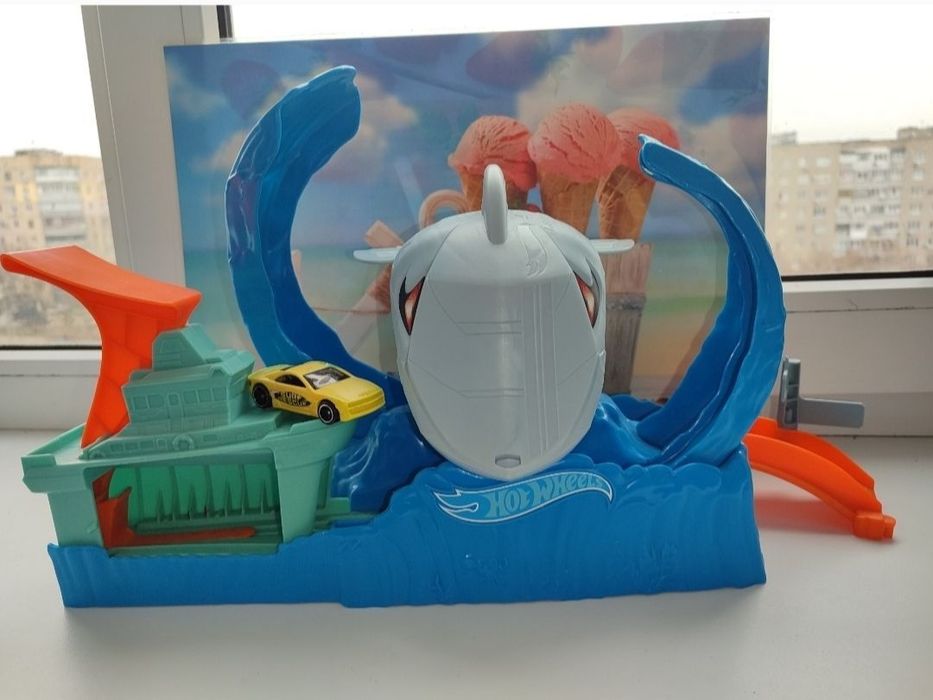 Трек Хот вилс голодная акула.