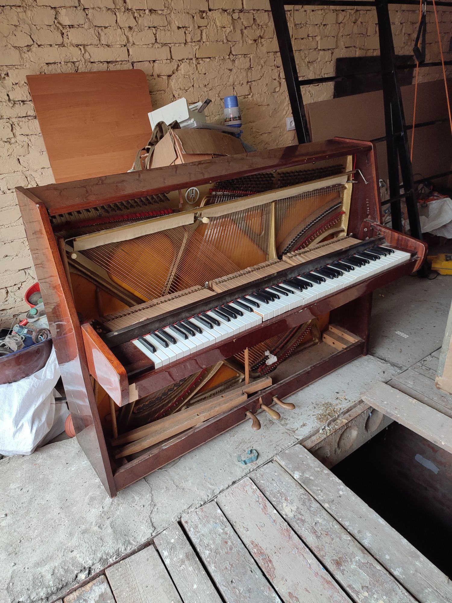 Продаю пианино фортепиано аккорд находится в гараже в Октябрьском