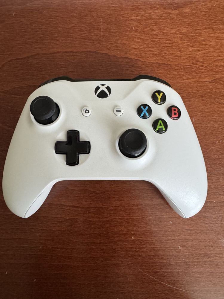 Xbox one s 1tb + pad