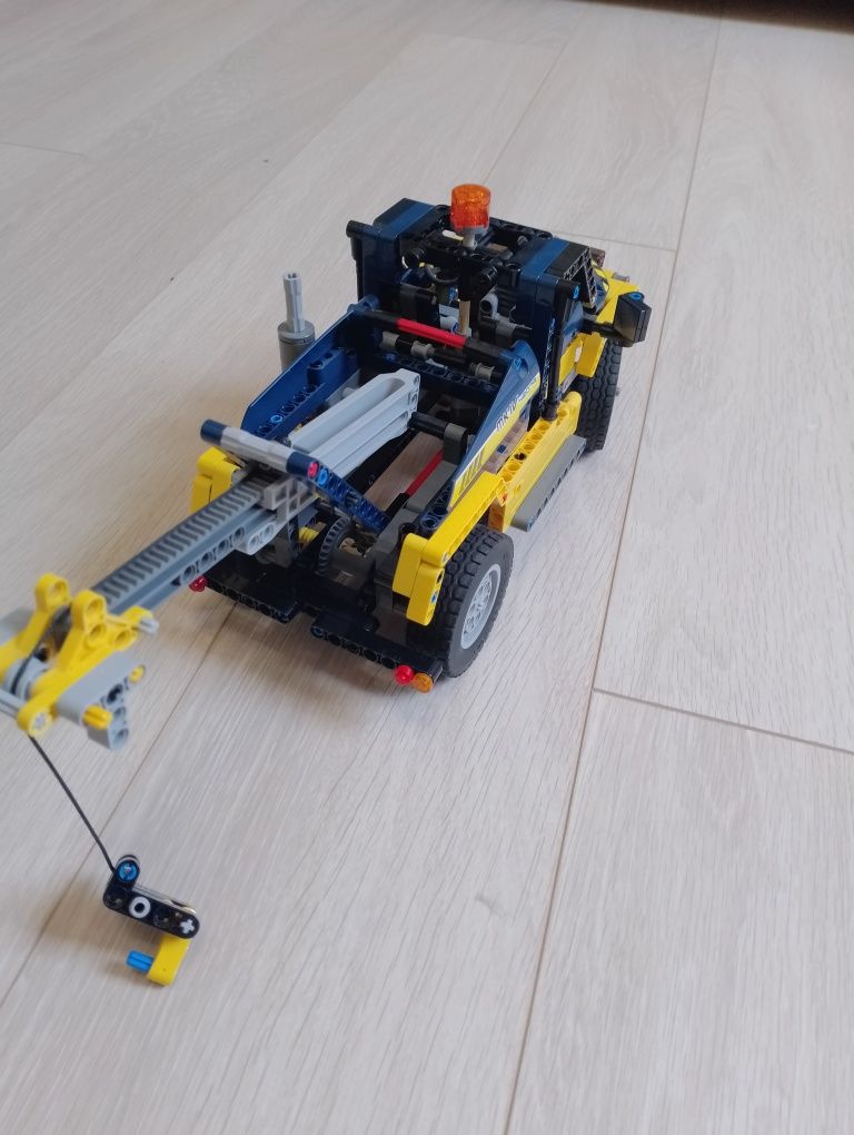 LEGO technic wózek widłowy i holownik 2w1