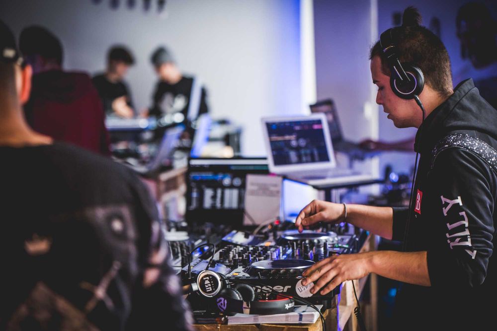 KURS DJ, Warsztaty DJ, Szkoła dla DJów indywidualne zajęcia w centrum