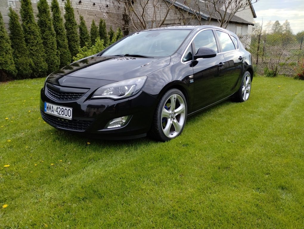 Opel Astra J 1.6 TURBO 180KM !!! ZADBANA