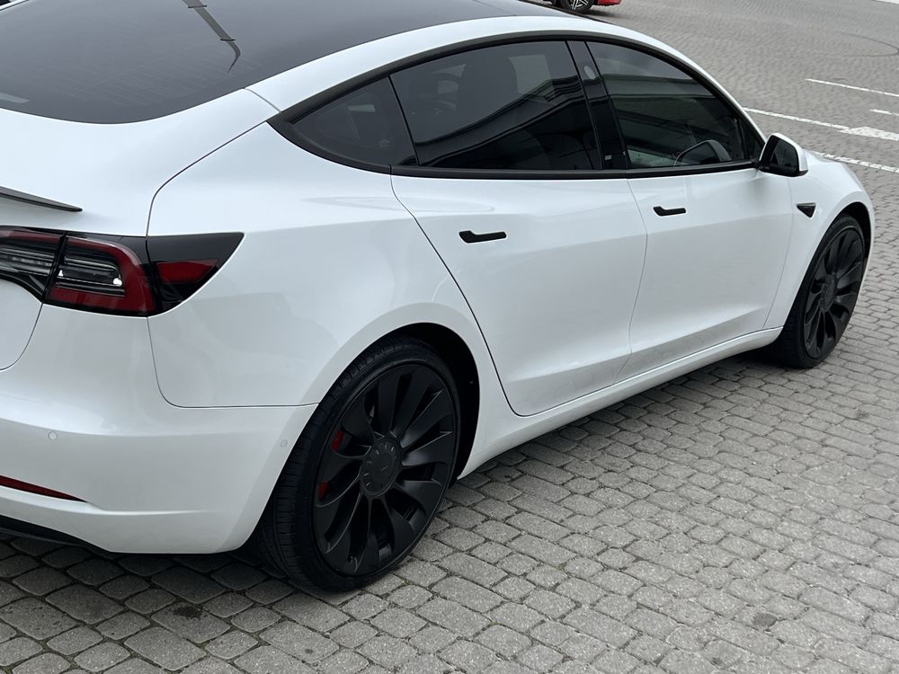 Продам Tesla 3 PERFORMANCE