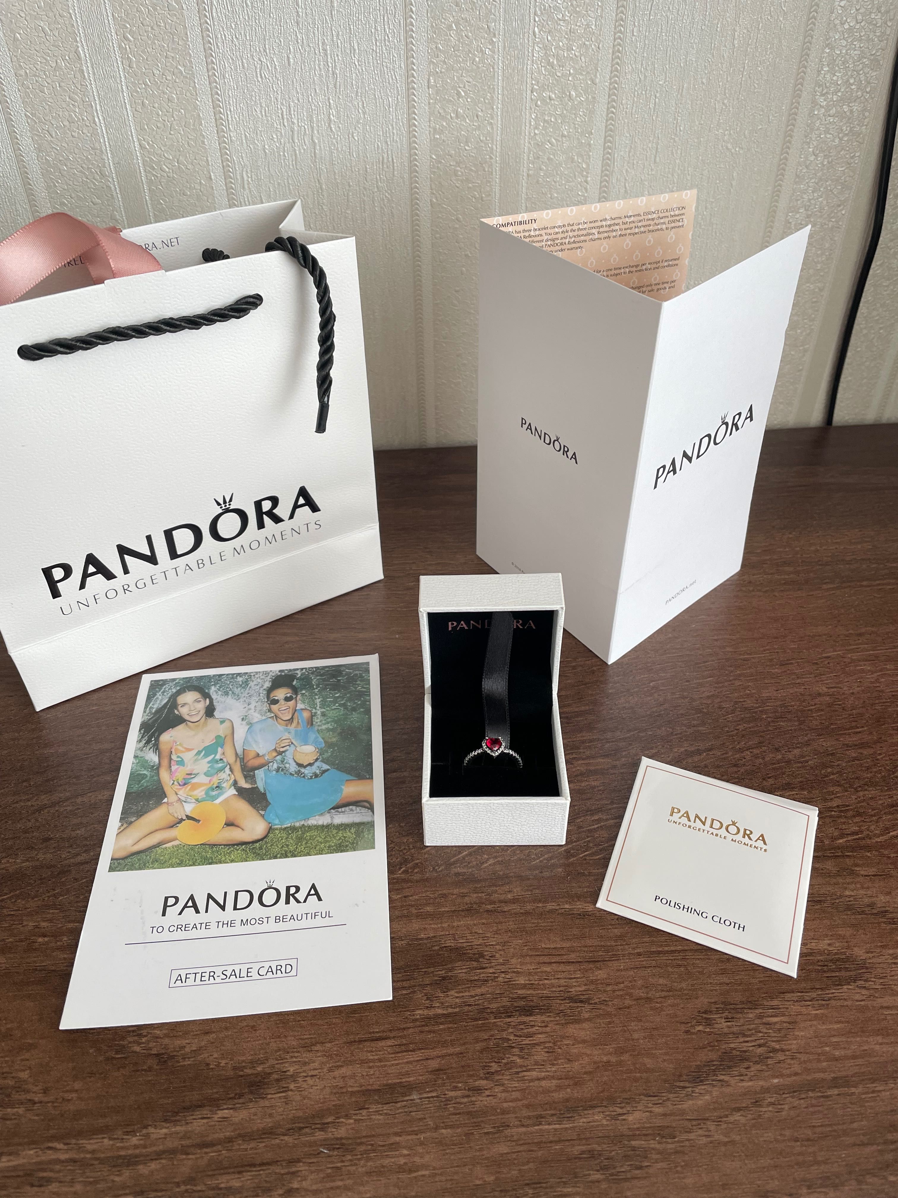 Срібна каблучка Pandora із упакуванням