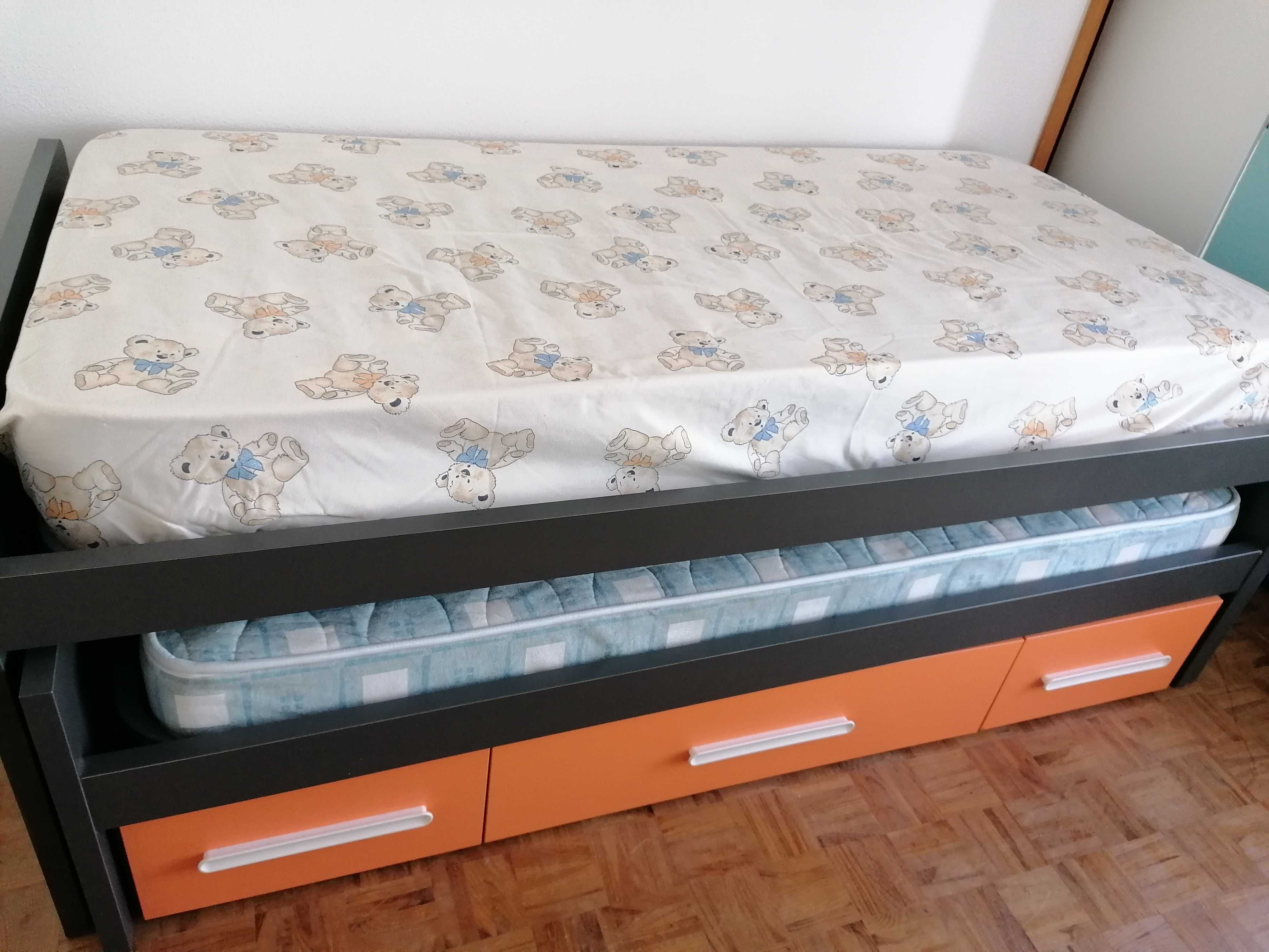 Cama dupla C/ arrumação