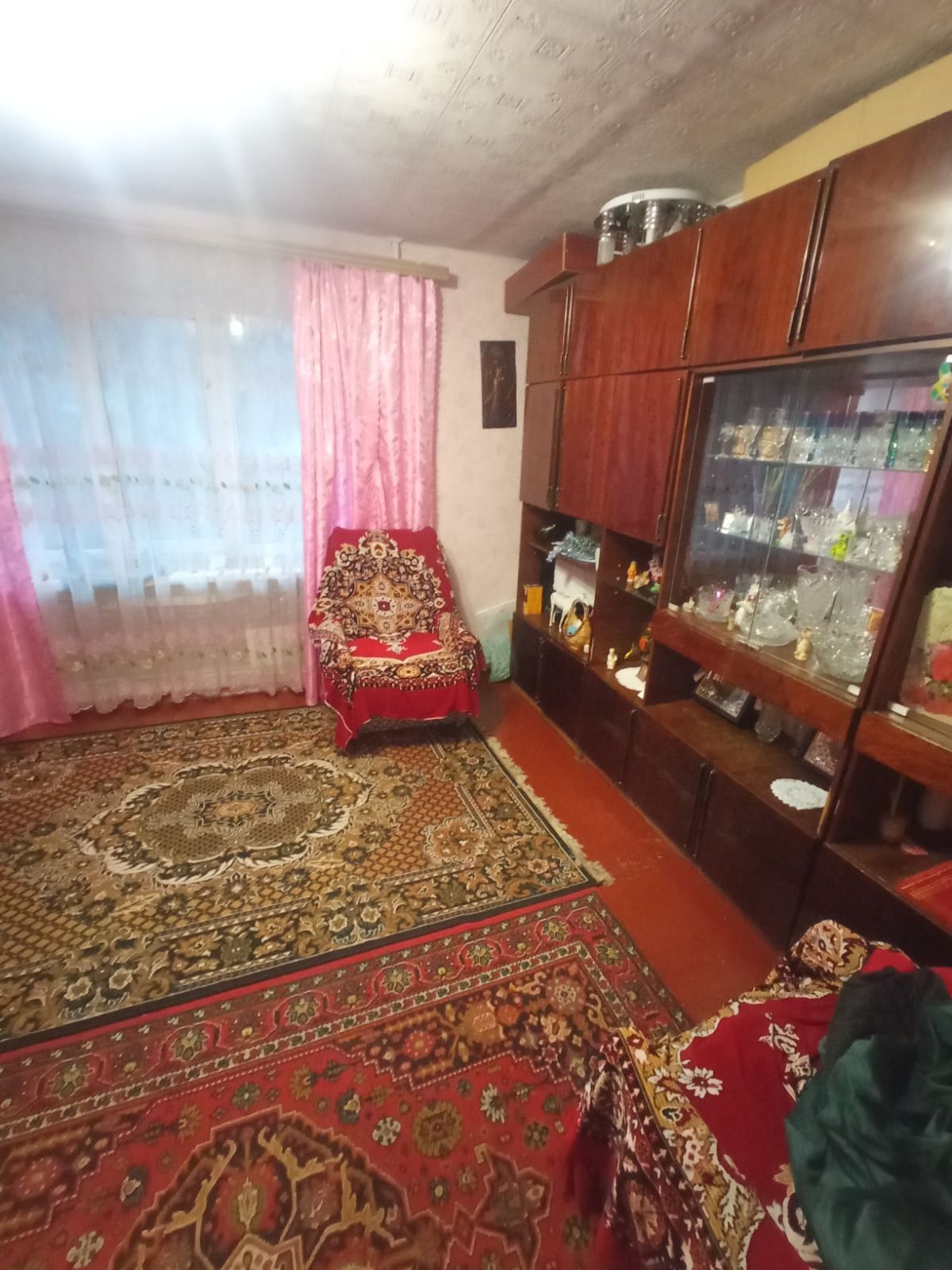 Продам  3-х комнатную квартиру в пгт Эсхар