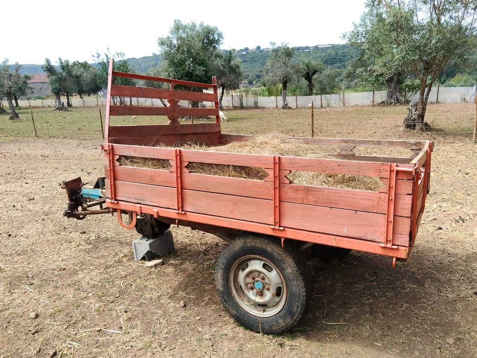 Trator 18 cv com Reboque