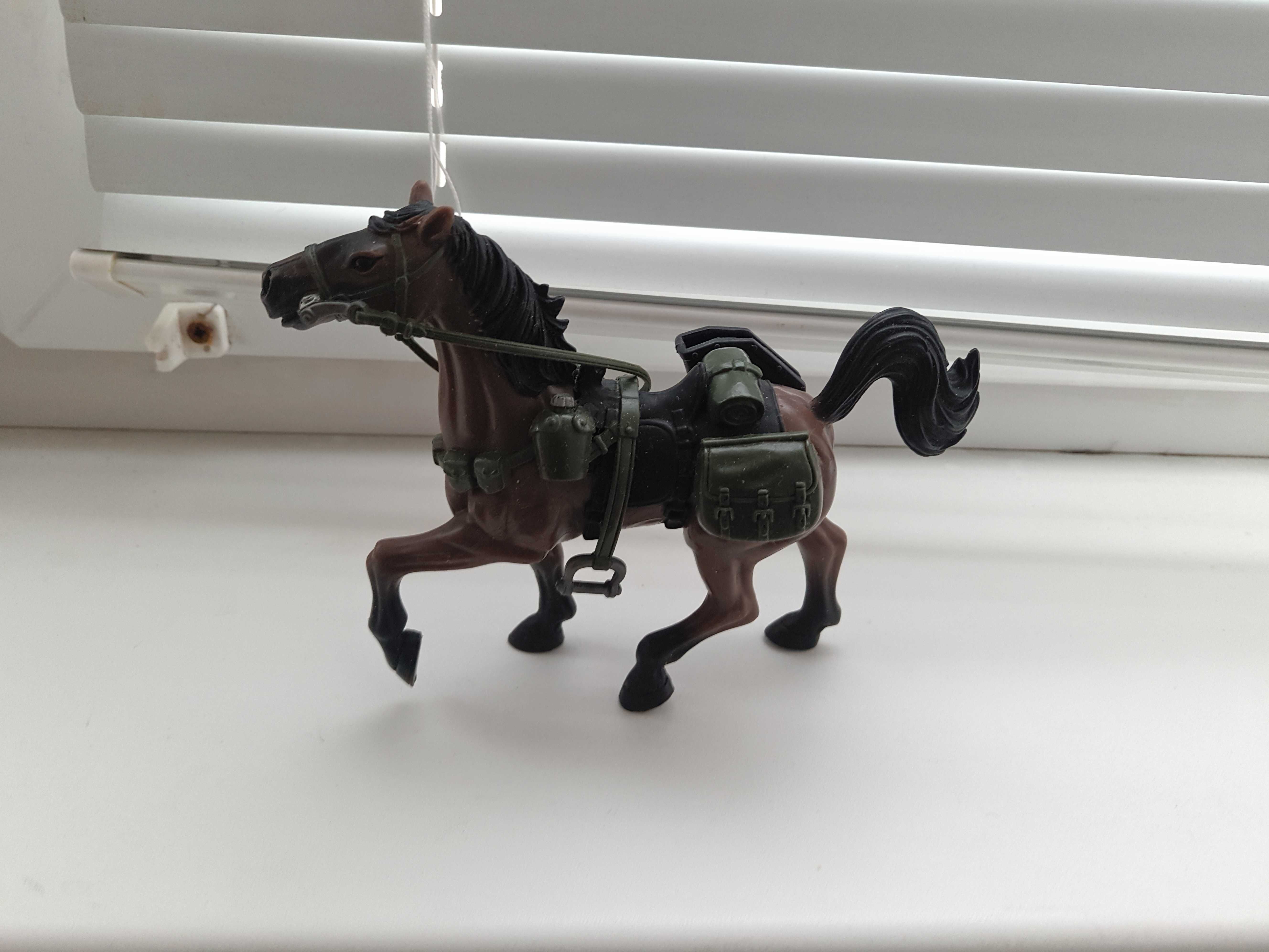 Детская игрушка лошадка