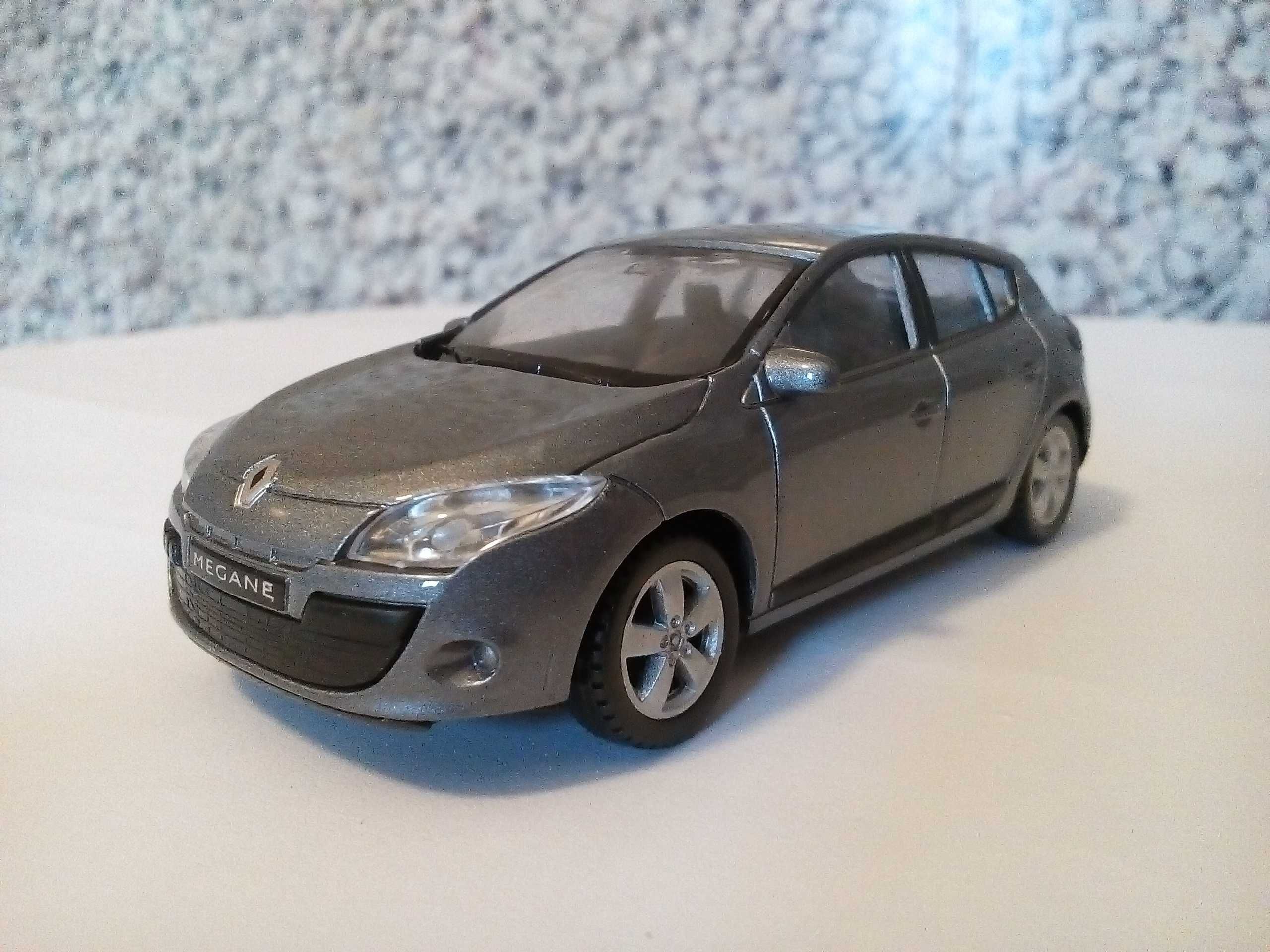 Рено Меган 3 Renault Megane 3 машинка метал 1/43