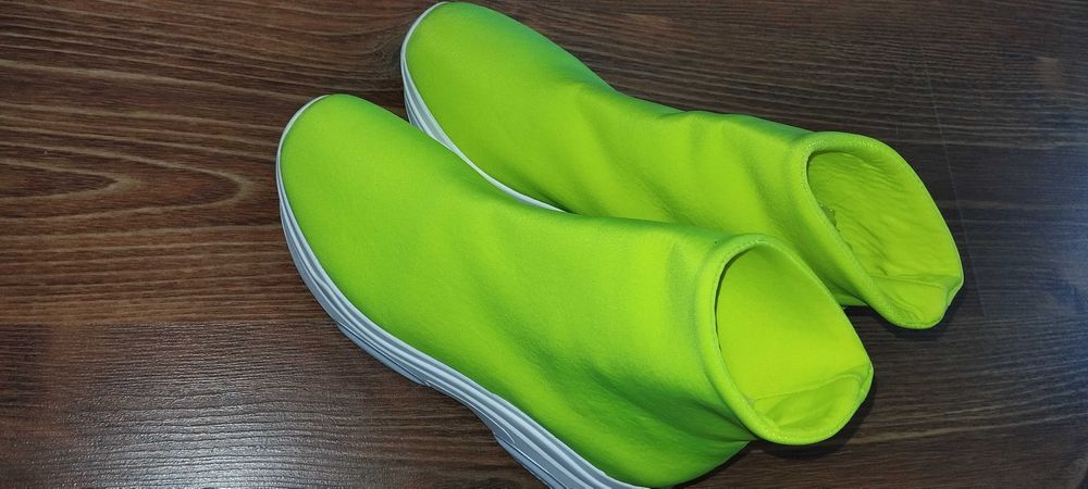 Крутезні кросівки- шкарпетки, яскравого  кольору,під бренд Баленсіага