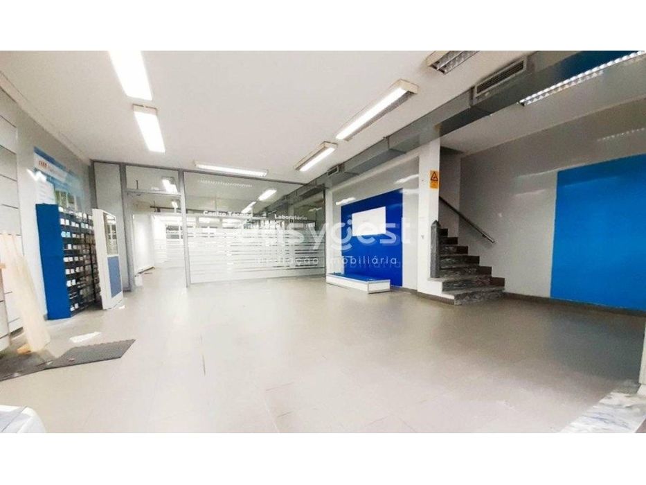 Prédio urbano a apenas 2 minutos do comboio de Alverca do Ribatejo