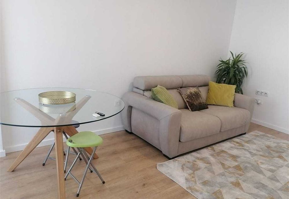 Mesa Redonda em Vidro Gato Preto (1,20m)