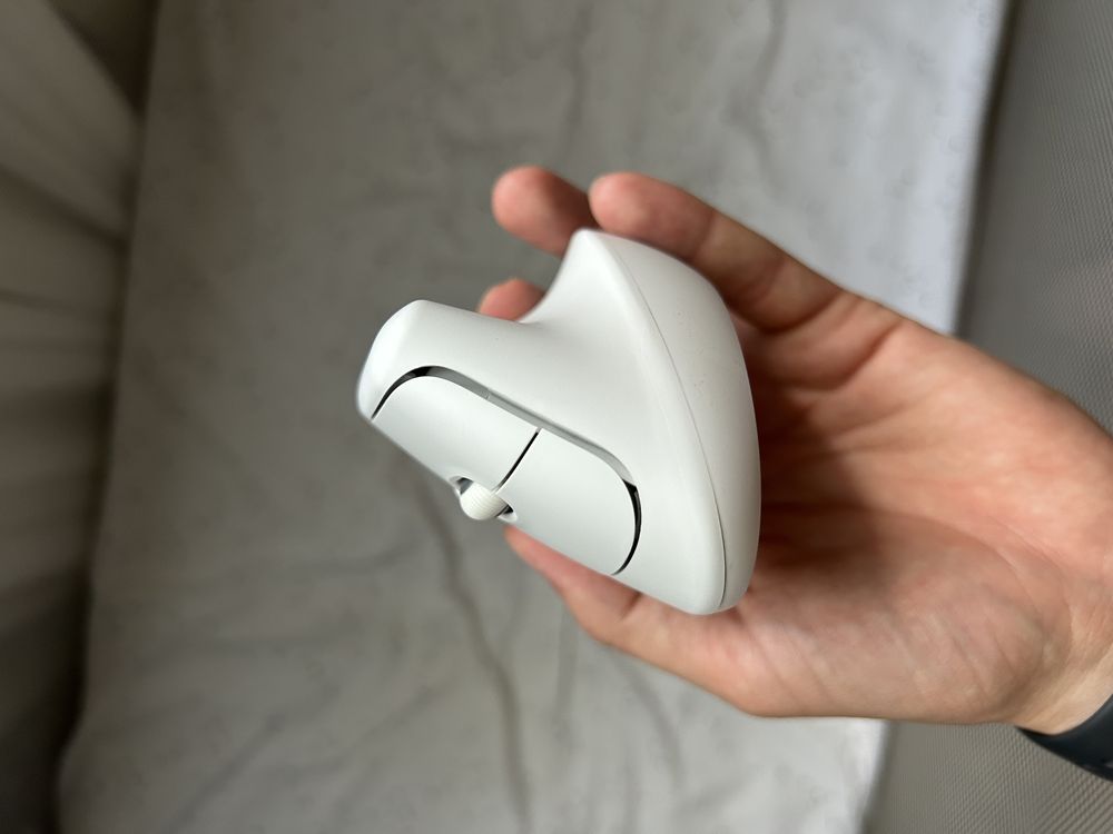 Миша Logitech Lift for Mac Vertical Ergonomic Mouse