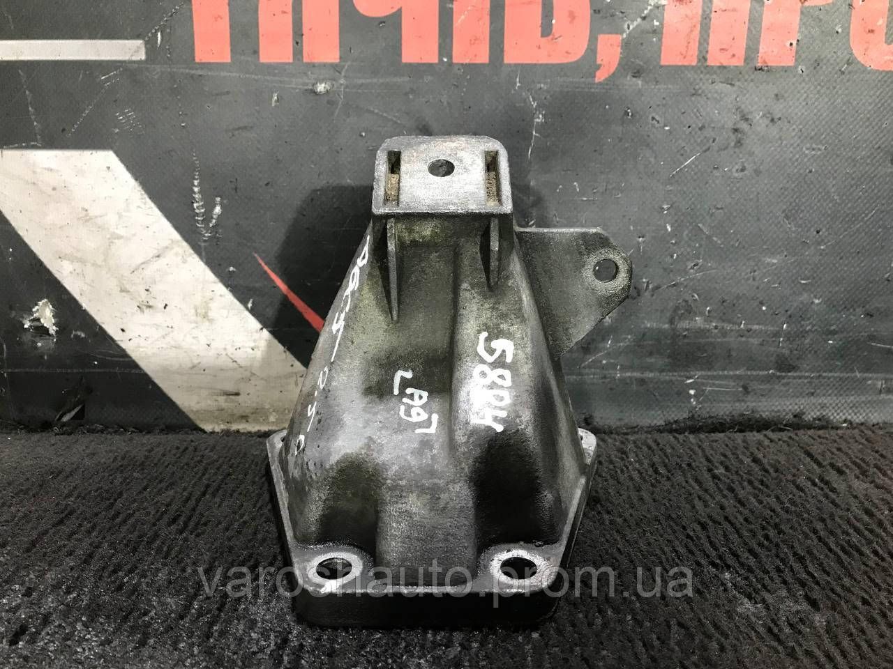 Кронштейн двигуна, правий 2.5TDI Audi A6 C5 4B0199308 5884