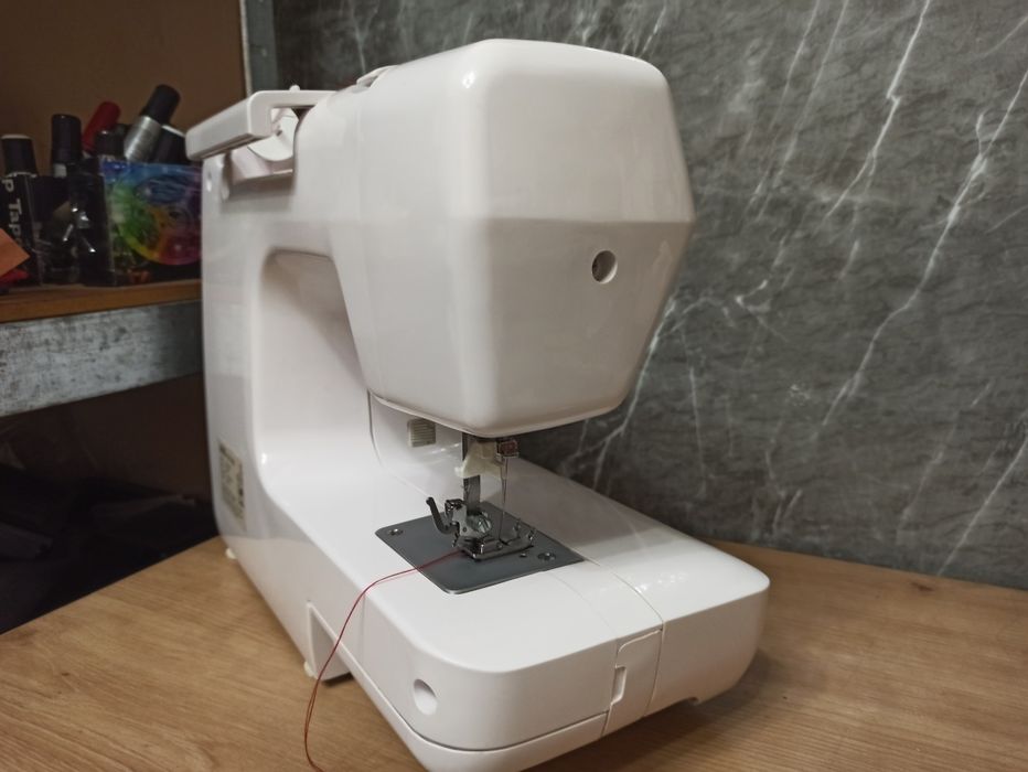 Швейна машинка AEG NM 885