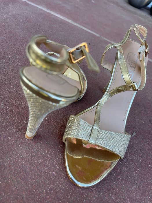 Sandália dourada - N38