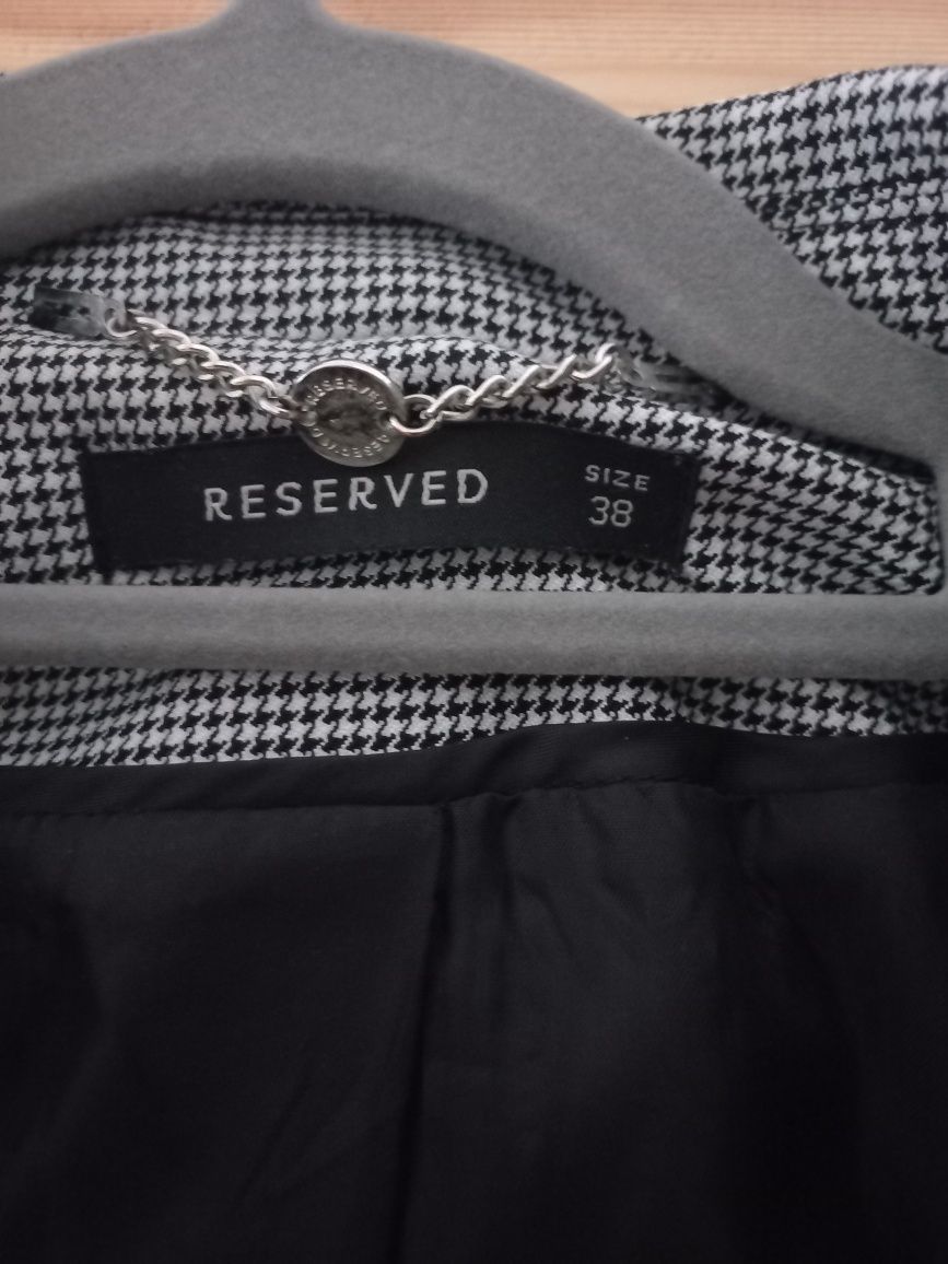 Żakiet damski rękaw 3/4 Reserved