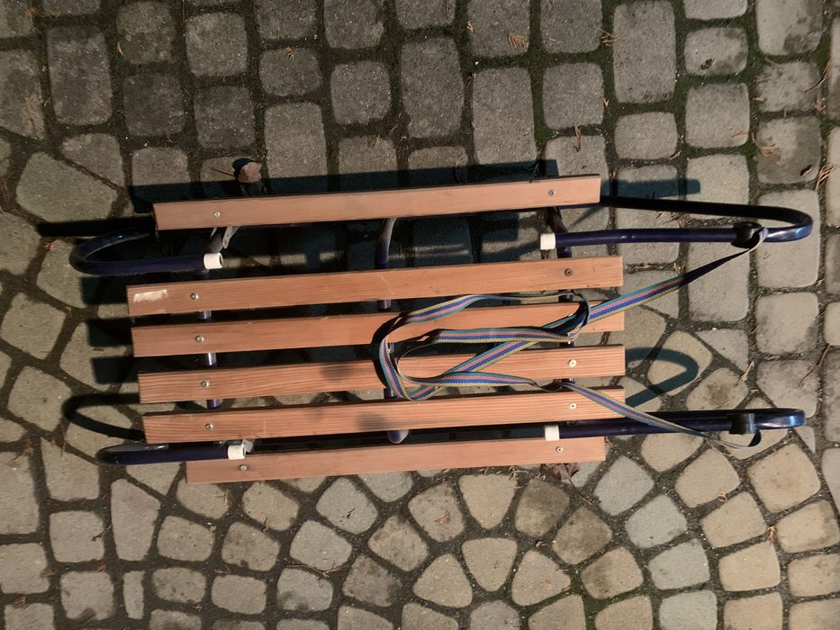 Sanki metalowe z podnóżkami