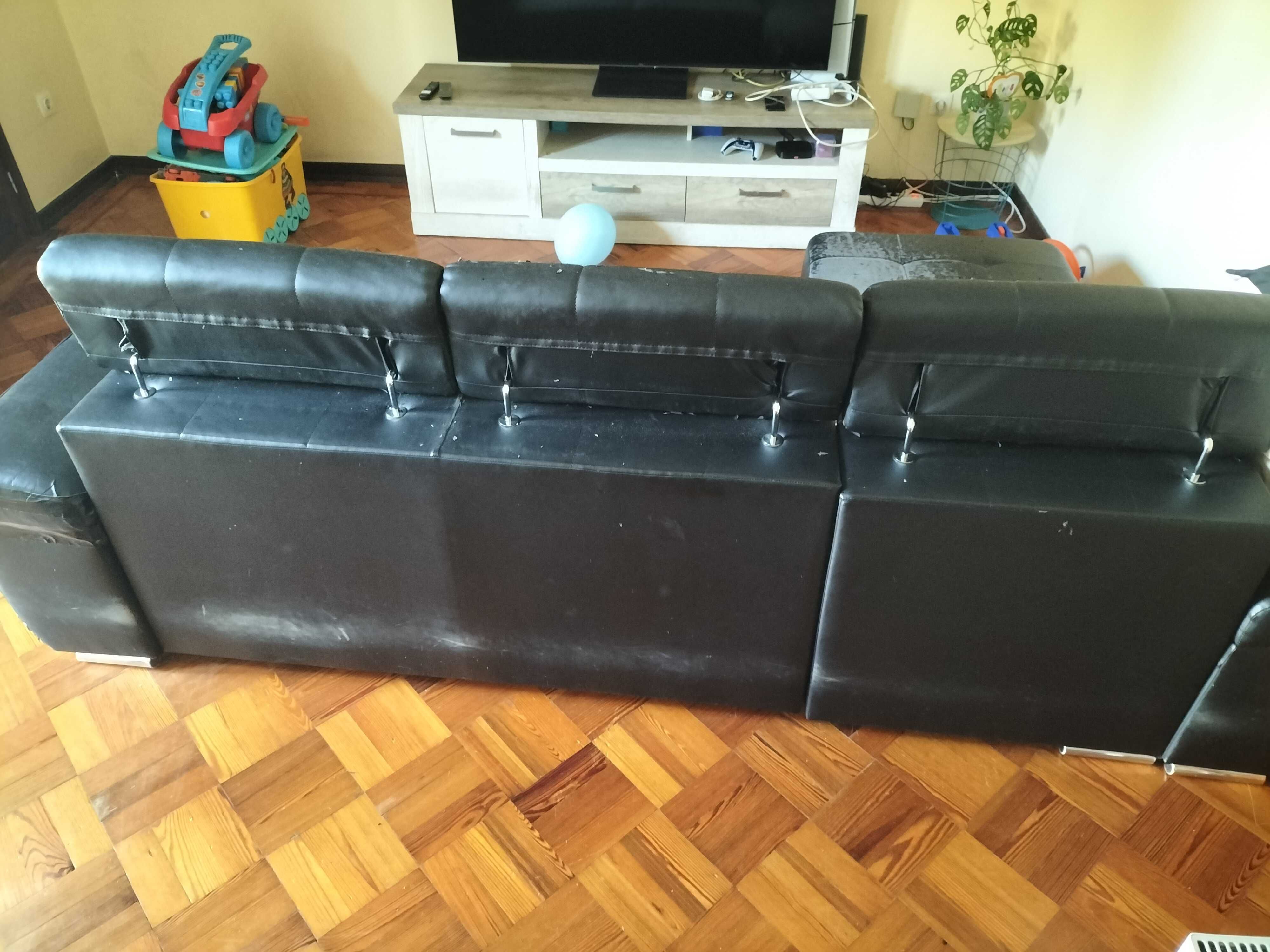 Sofá cama com  chaiselong  em polipele