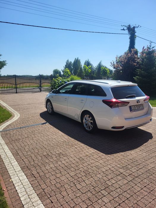 Sprzedam  Toyota auris 1.8 hybrid