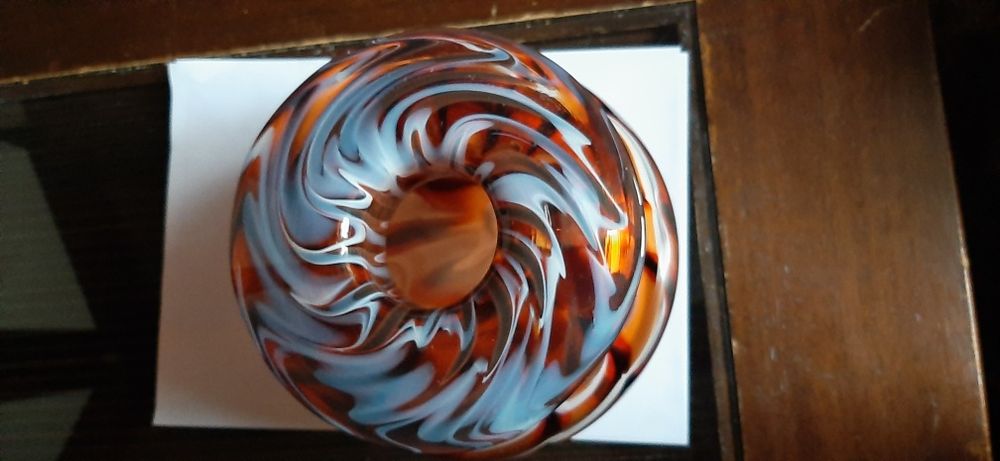 Надзвичайно красива ваза ручної роботи, гутне скло