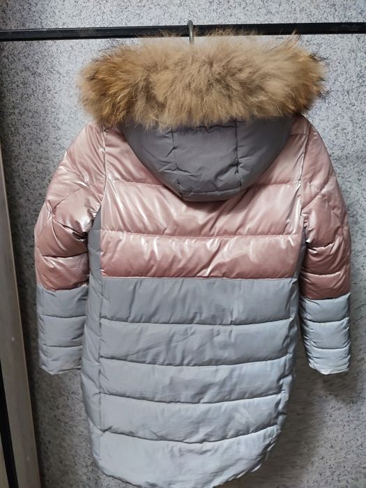 Куртка стеганная девочке осень зима с мехом натуральным енот 134р 7-8л